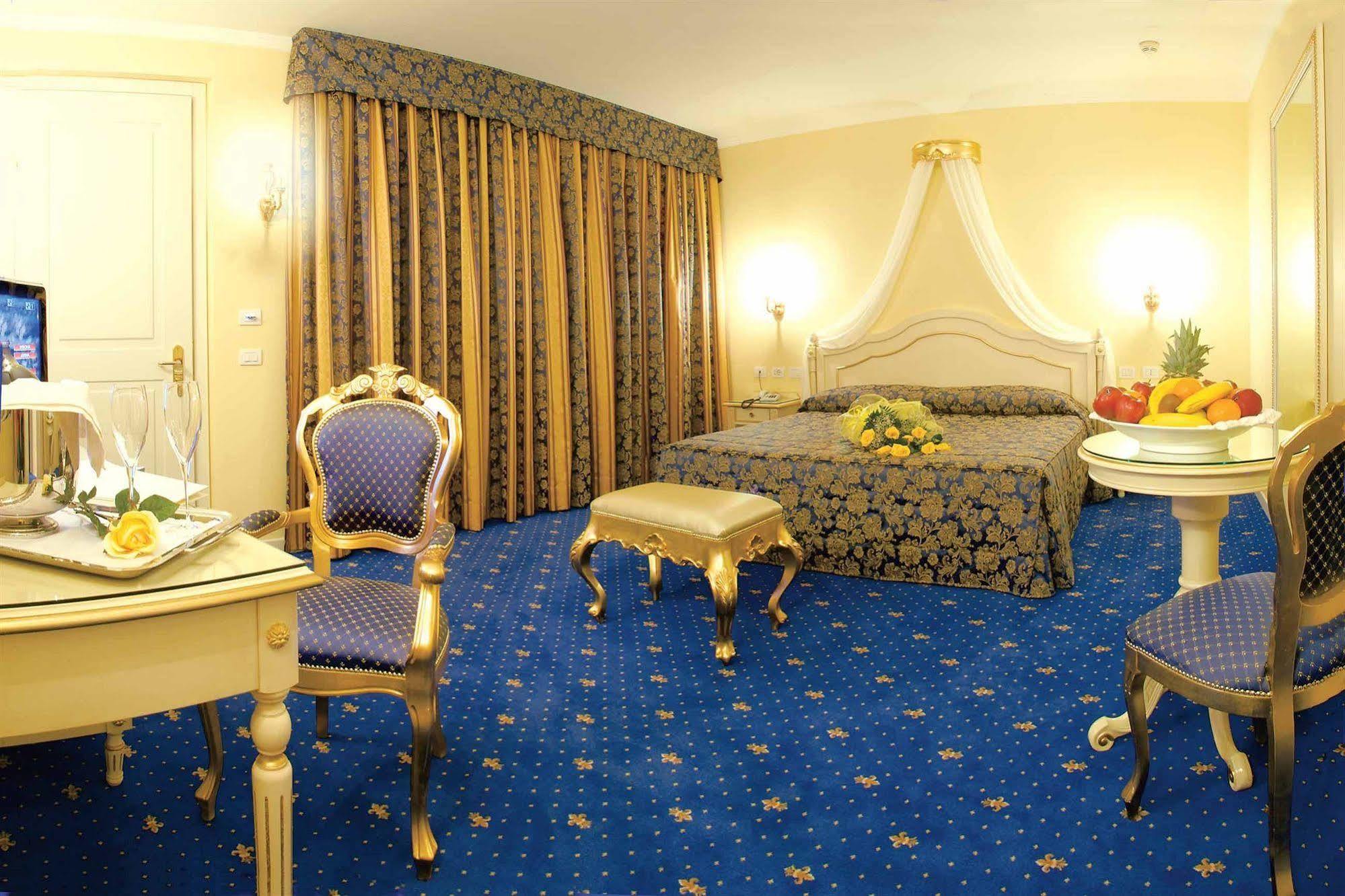 Hotel Motel Gold Calcinate Exteriör bild